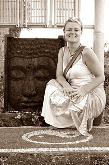 FRIEDENSRAUM - lotta buddha bali 2015 sepia